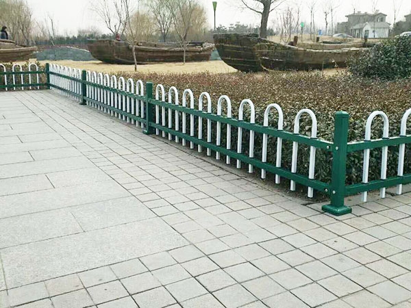 草坪护栏