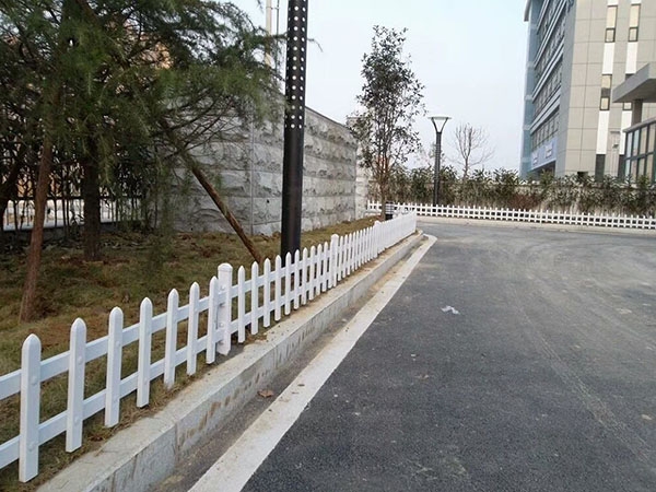 草坪护栏
