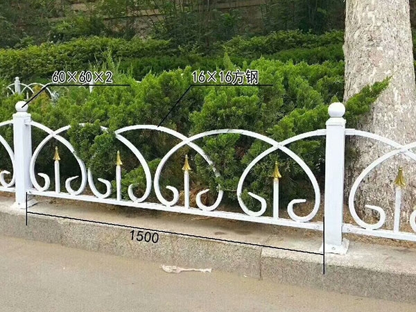 草坪护栏