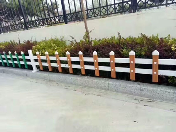 草坪护栏